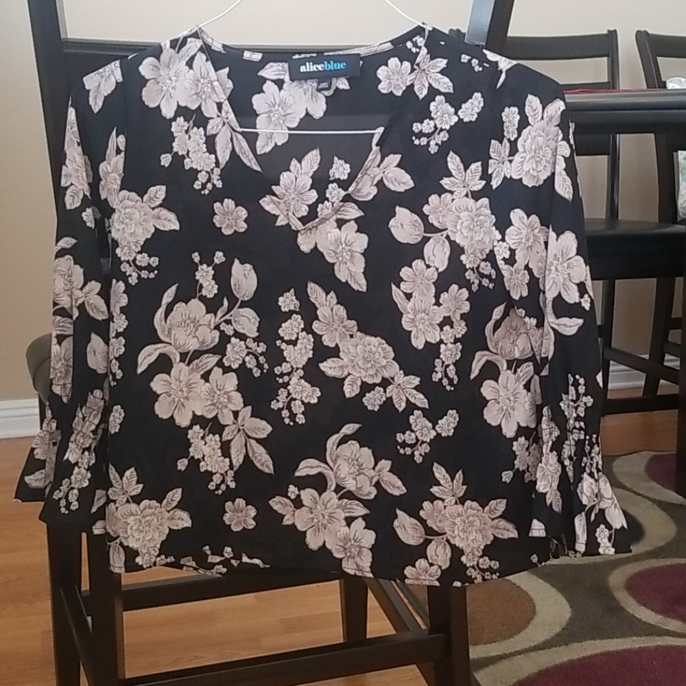 3/4 length floral blouse